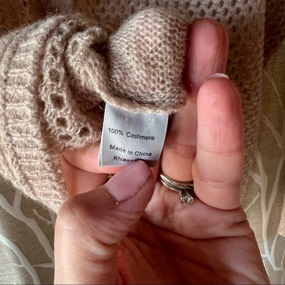 SUBTLE LUXURY Ivory Cashmere
Open Design Knit - Picture 8 of 9